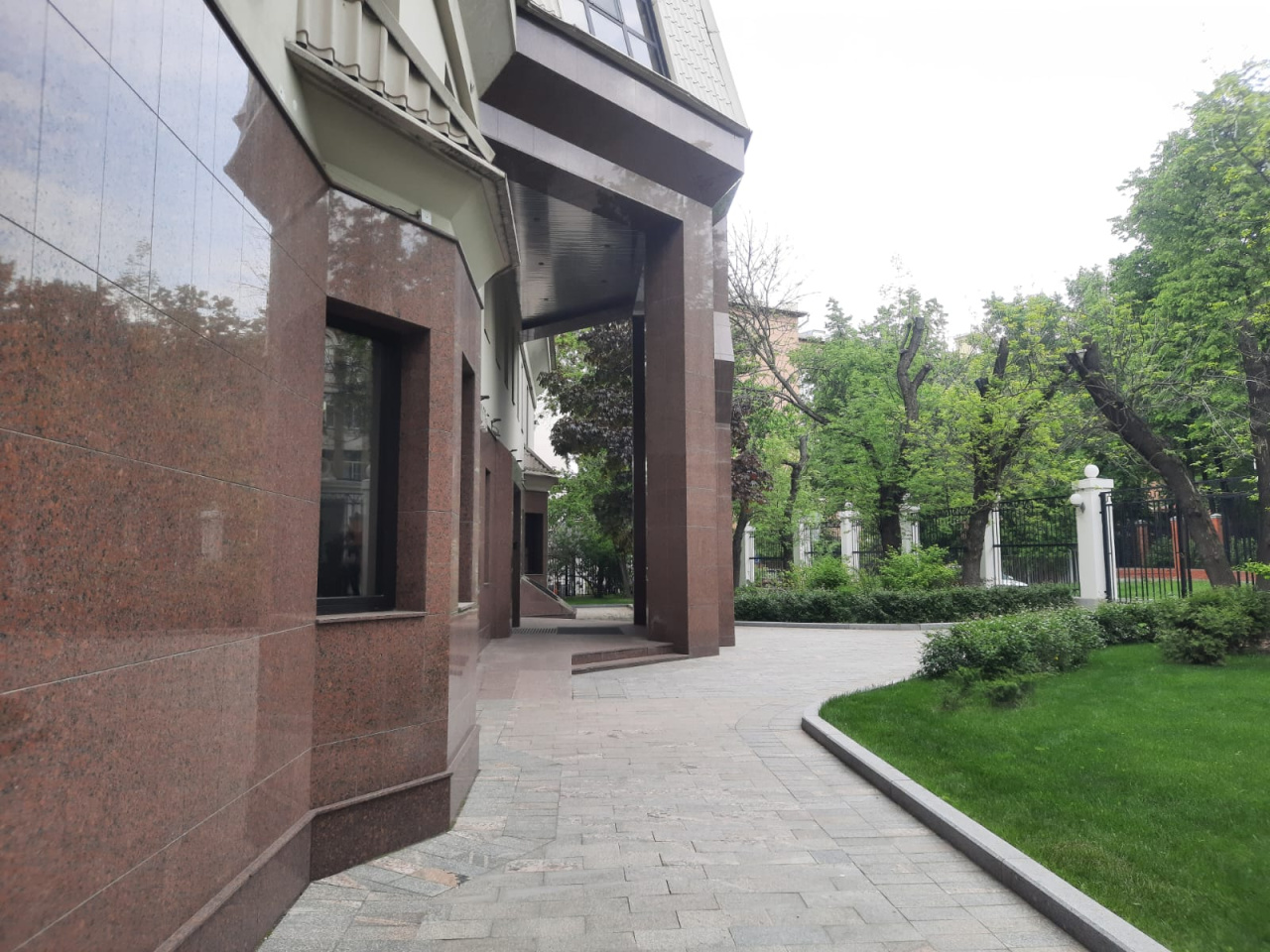 фасад дома, здание по адресу г Москва, Ленинский пр-кт, д 37 к 1 